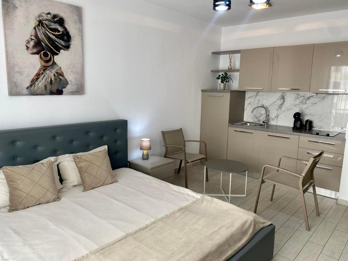 De Silva Studio Adia 4 Mamaia Buitenkant foto